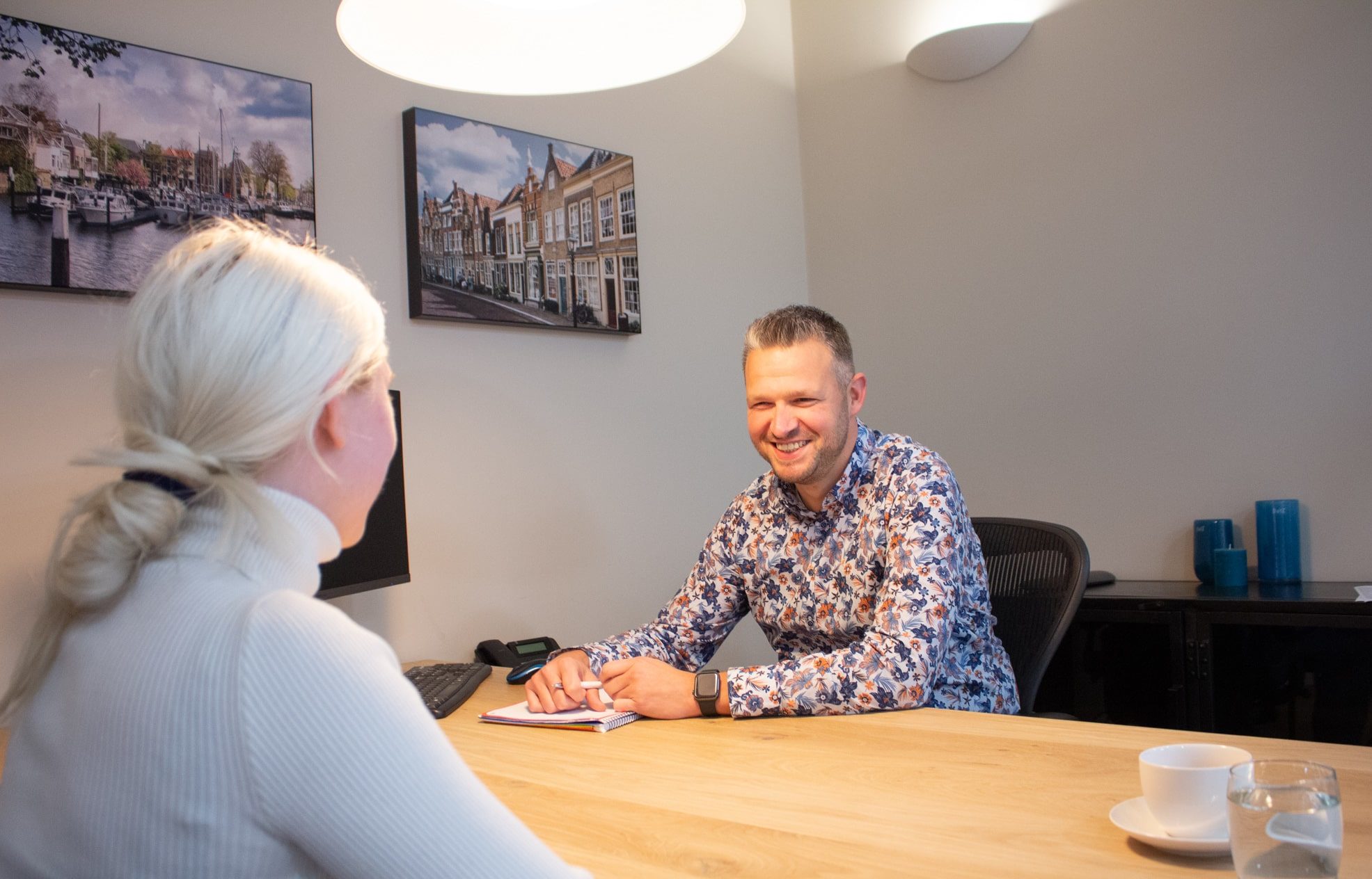 Pieter van Heusden in gesprek met klant - Persoonlijke benadering